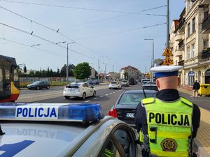 Policjanci z Grudziądza podczas działań na drodze.