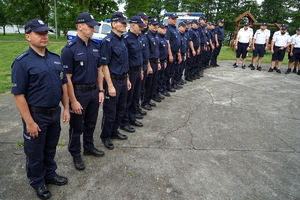 Policjanci uczestniczą w zawodach ratownictwa wodnego nad jeziorem w Wąsoszu i na basenie Astoria w Bydgoszczy