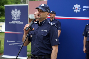 Policjanci uczestniczą w zawodach ratownictwa wodnego nad jeziorem w Wąsoszu i na basenie Astoria w Bydgoszczy