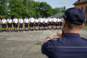 Policjanci uczestniczą w zawodach ratownictwa wodnego nad jeziorem w Wąsoszu i na basenie Astoria w Bydgoszczy