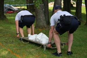 Policjanci uczestniczą w zawodach ratownictwa wodnego nad jeziorem w Wąsoszu i na basenie Astoria w Bydgoszczy