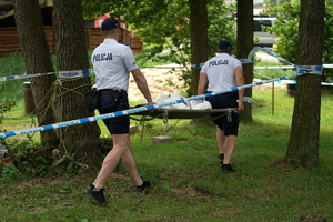 Policjanci uczestniczą w zawodach ratownictwa wodnego nad jeziorem w Wąsoszu i na basenie Astoria w Bydgoszczy
