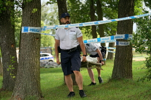 Policjanci uczestniczą w zawodach ratownictwa wodnego nad jeziorem w Wąsoszu i na basenie Astoria w Bydgoszczy