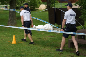 Policjanci uczestniczą w zawodach ratownictwa wodnego nad jeziorem w Wąsoszu i na basenie Astoria w Bydgoszczy