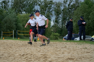 Policjanci uczestniczą w zawodach ratownictwa wodnego nad jeziorem w Wąsoszu i na basenie Astoria w Bydgoszczy