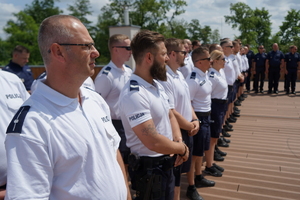 uroczyste wyłonienie zwycięzców zawodów w poszczególnych kategoriach. Policjanci odbierają puchary, medale i nagrody