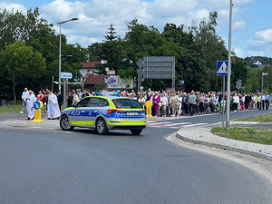 Policjanci ze Świecia podczas działań.