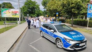 Policjanci z Inowrocławia podczas działań.