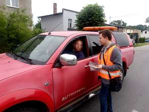 Policjanci podczas akcji w rejonie przejazdu kolejowego
