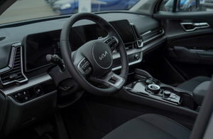 Uroczystość przekazania radiowozu