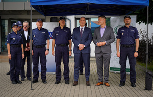 Uroczystość przekazania radiowozu