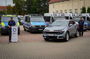 Uroczystość przekazania radiowozu