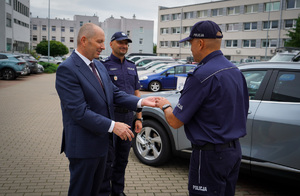 Uroczystość przekazania radiowozu