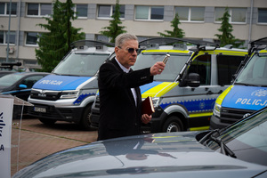 Uroczystość przekazania radiowozu