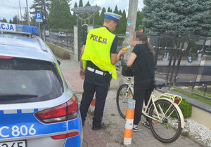 Policjanci podczas działań na drodze