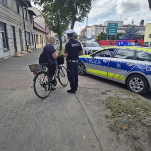 Policjanci podczas działań na drodze