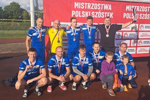 drużyna pozuje do zdjęcia