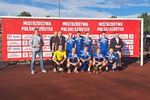 drużyna pozuje do zdjęcia