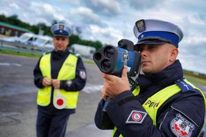Policjanci RD podczas działań na drodze.