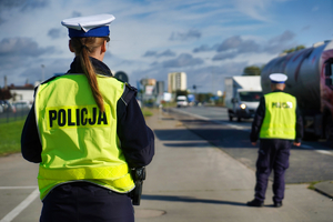Policjanci RD podczas działań na drodze.