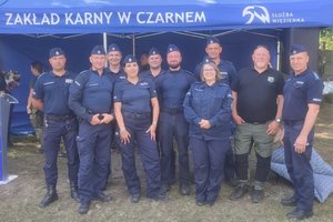 policjanci podczas szkolenia z psami