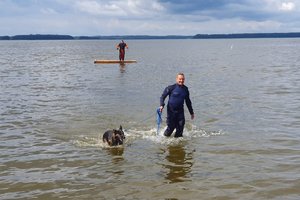 policjanci podczas szkolenia z psami