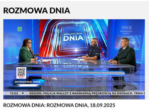 Kadr ze studia telewizyjnego.