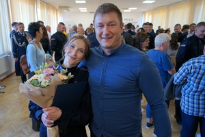 policjanci biorą udział w policyjnym ślubowaniu