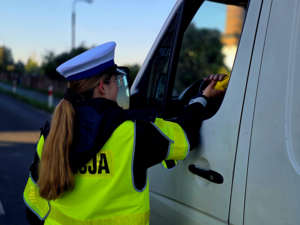 Policjanci ruchu drogowego podczas działań.