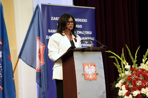 zaproszeni goście przemawiają