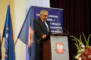 zaproszeni goście przemawiają