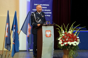 zaproszeni goście przemawiają