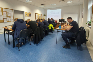 policjanci uczestniczą w szkoleniu
