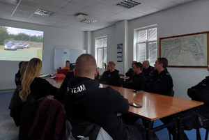 policjanci uczestniczą w szkoleniu