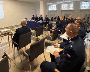 Policjanci na sali podczas narady.