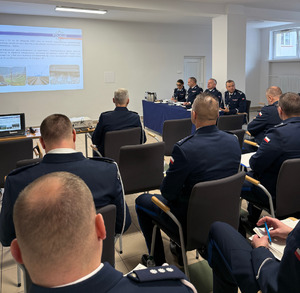 Policjanci na sali podczas narady.