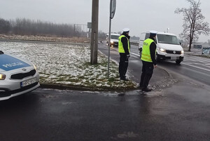 Policjanci ruchu drogowego podczas działań "Niechronieni uczestnicy ruchu drogowego"