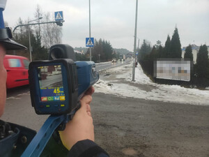 Policjanci ruchu drogowego podczas działań "Niechronieni uczestnicy ruchu drogowego"