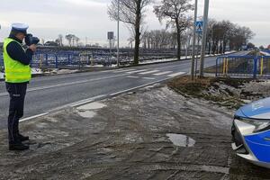 Policjanci ruchu drogowego podczas działań "Niechronieni uczestnicy ruchu drogowego"