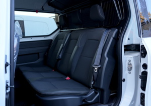 Nowe radiowozy nieoznakowane Marki Renault