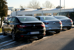 Nowe radiowozy nieoznakowane Marki Renault