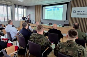 Wspólna narada z przedstawicielami różnych służb mundurowych i koordynatorami działań zewnętrznych o charakterze prewencyjnym