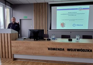 Wspólna narada z przedstawicielami różnych służb mundurowych i koordynatorami działań zewnętrznych o charakterze prewencyjnym