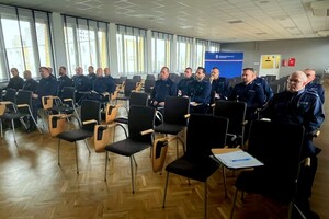 Naczelnicy ruchu drogowego podczas odprawy