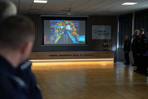 ujęcia na wyświetlaną prezentację ze zwycięzcami zawodów sportowych