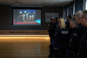 ujęcia na wyświetlaną prezentację ze zwycięzcami zawodów sportowych