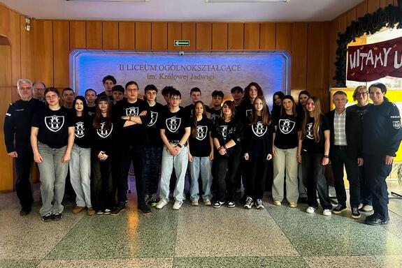 Policjanci na spotkaniu z uczniami klasy o profilu mundurowym