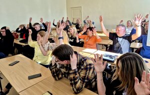 Policjanci SPKP podczas szkolenia praktycznego na terenie Uniwersytetu Kazimierza Wielkiego w Bydgoszczy.