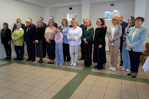 Wdowy i sieroty po poległych policjantach wraz komendantami miejskimi i powiatowymi Policji