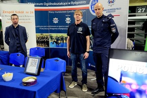 Policjanci i pracownicy policji na stanowisku doborowym